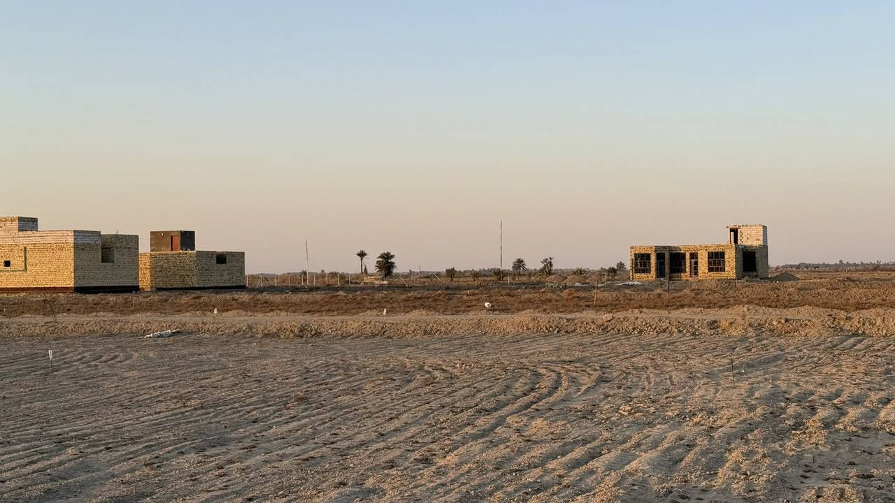 300 متر
واجهة 15 
نزال 20 
زبيد ثالثة داخل مجمع سكني مال محمد ابو الشفل
طابو سند 25
قيمتها 10 مليون رايدها ب 8 لان مستعجل عليها 
للتواصل ***********
يمها مدارس وخط نقل داخل من والى الديوانية 
ومستوصف ومي وكهرباء كامل خدمات 
ومنطقة هادئة وحلوة تبعد عن الديوانية 15 دقيقة فقط 
فرصة سكنية بس تتبلط يصعد سعرها للضعف والله
