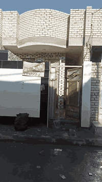 بيت للبيع مساحته 90متر حي الكوفه شارع التبليط قرب محطة الهدى للمي ارو خدمات كامله بيت جاهز سعره 68 تلفوني ***********
