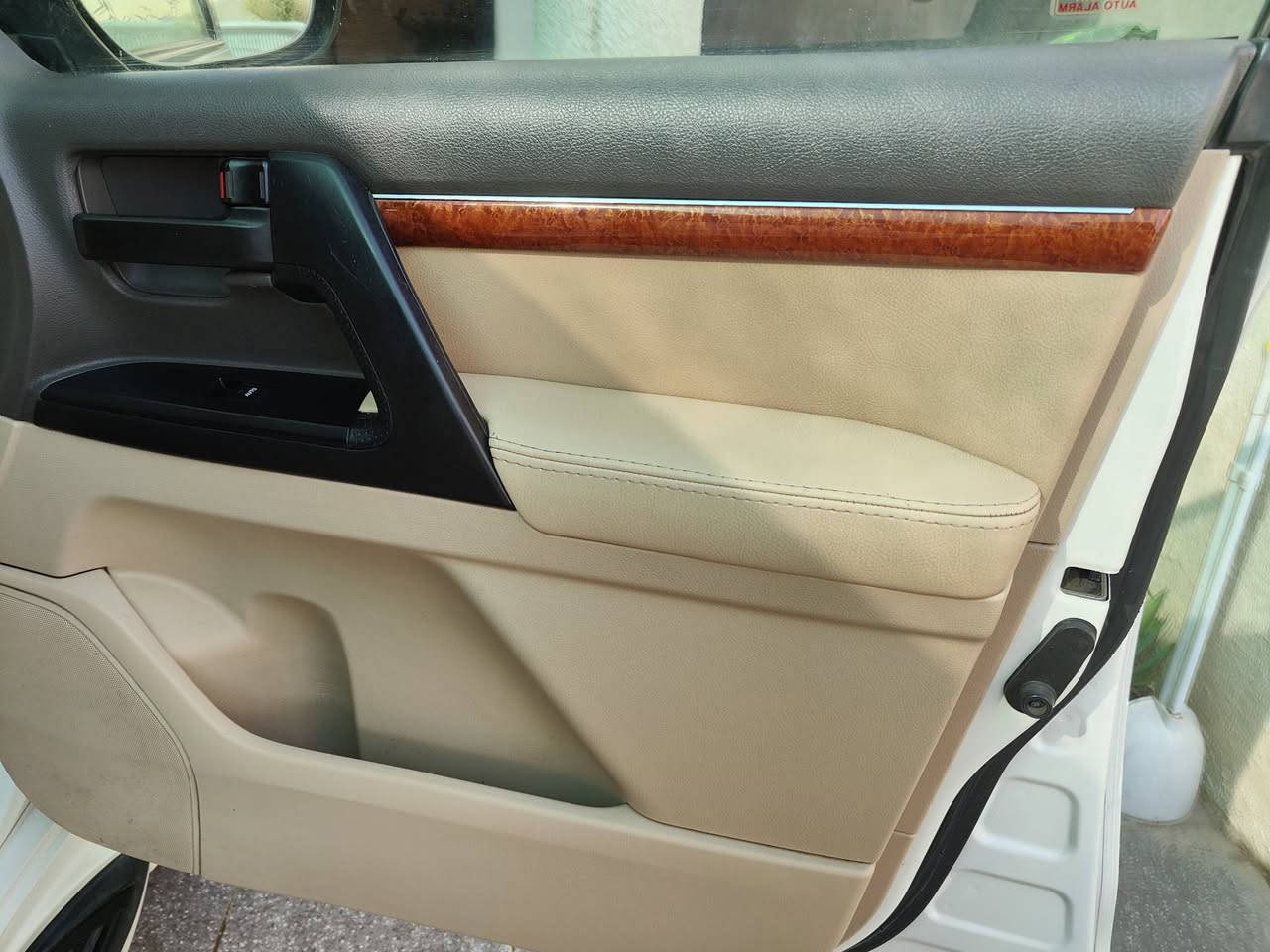 السلام عليكم ورحمة الله وبركاته
لاندكروز 2014 GXR  v6
السيارة ماشية 103 الف حقيقي
السيارة على وضع الشركة مكفولة كفالة عامة 
الداخل نظيف جدا جدا
رقم بغداد الماني مشروع وطني
مواصفات السيارة معروفة
سعر السيارة 385$ وبيهة مجال بسيط
مكان السيارة
صلاح الدين /تكريت
رقم الهاتف
***********
