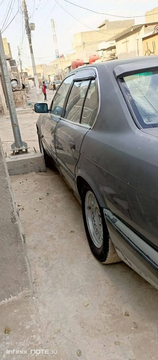السلام عليكم
بي ام 535 1990 اصل بجم عريض سنويه جديده بسمي لل2030 هزه بشهر 9 تسقط 
سياره كير مكينه تبريد خير من الله 
عندي بيه رجه من 80 لل120 تروح ونضوح واشر كيس ونصبتهة وكشرهة شوفت عينك 
سعر 40 بيهة مجال بصيط 
مكاني بغداد البلديات 
***********
