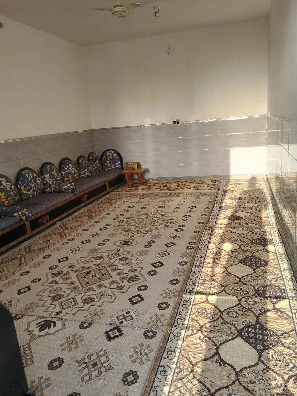 دونم ونص مع دار للبيع العنوان القطنيه قرب بستان البحث العلمي رقم الهاتف ***********
