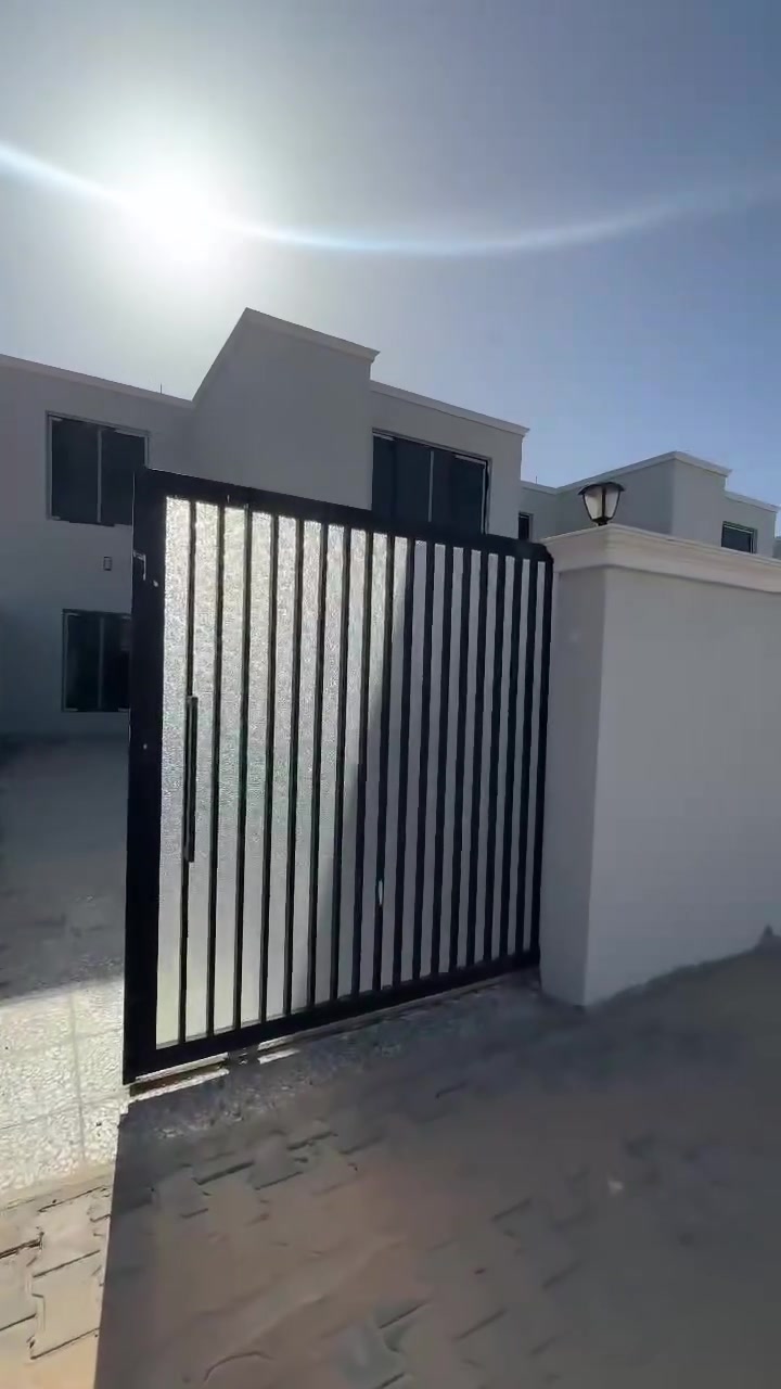 دار للبيع بلمربع الذهبي بمجمع ابو تراب  250م طابقين 
غرف 4 ، صالة 2 ،  استقبال  ،  مطبخ حار بارد  ، كراج، حديقة
لمعرفة السعر اكتب تم 
للأستفسار اكثر الاتصال على الارقام 
*********** - ***********
