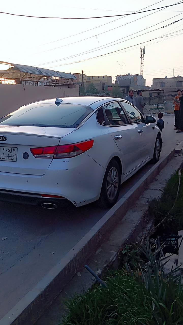 ااوبتيما وارد امريكي كل ارباكاتها سليمه حادثه شخط باب السايق والباب الخلفي عكس السيايق معمر تبريد فقط الفريز بيها انزرف وشغالل
موديل ٢٠١٦ نص فول باب خزن مومري باب السايق صربتها بصيطه السياره كانت معوقين هسه صارت حره للي يداور السعر ١٢٥ سياره حلوه داخل لونين عسلي واسود 

الشراي يخابر. ***********
