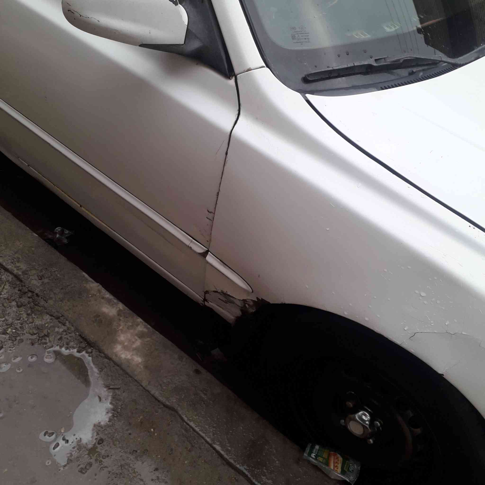 السلام عليكم اكسنت ٢٠٠١ مصبوغه عام محرك ١٦٠٠ بي تبخير والكير نمرت ثالث مينمر وتبريد شغال ناقصه كمبريسر السياره ب اسمي رقم ألماني باتري جديد تايرات جديده 
السعر ٤٠ وبي مجال 
مكاني بغداد حي الجهاد 
***********
