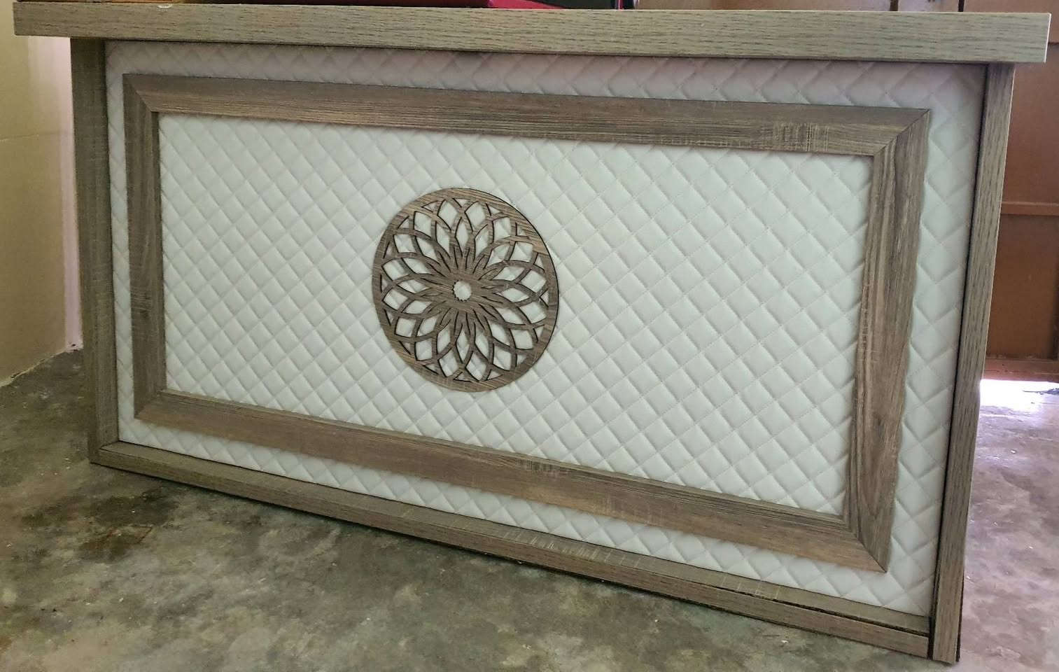 ميز للبيع جديد السعر ١٠٠ الف بيه مجال رقم ***********
