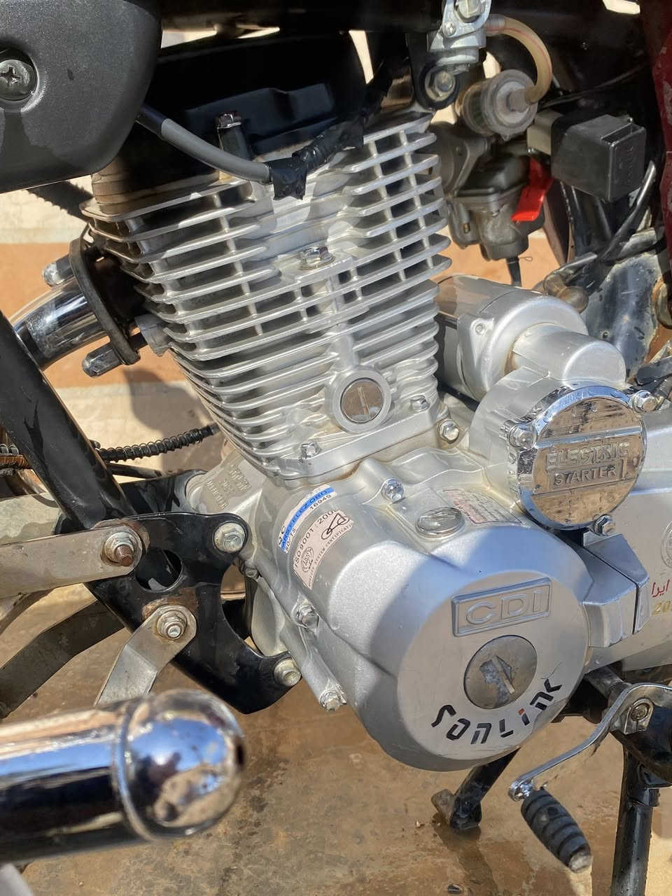 سلام عليكم 
دراجة سيفان سونلك 
2022 اوراق كاملة 
مكينة ما مفتوحة 
باتري جديد قبل اسبوع شادة 
وجاهزة مابيها كل نقص 
تايرات جدد كهربائيات كلها شغالة 
السعر 600 وبيها مجال بصيط 
العنوان ديالى الخالص 
رقم الهاتف 
***********
