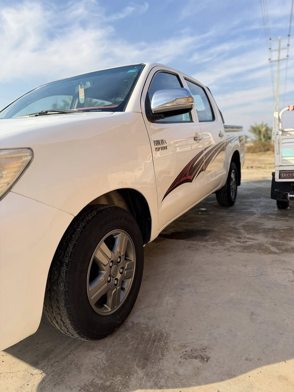 بيكم هايلوكس 2014 
رقم بغداد 
اوتماتيك 
شاصي 19سعودي 
السعر 200 وبيه مجال بسيط 
***********
