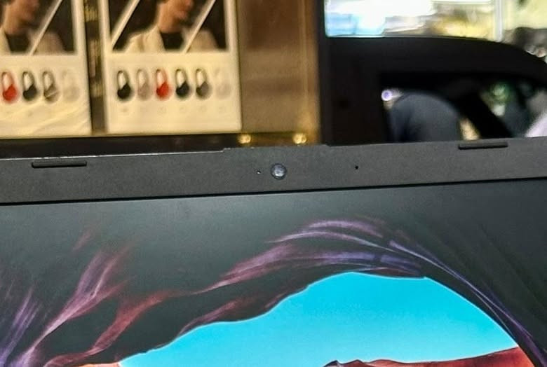 لابتوب HP - الجيل السابع - هارد عملاق 1256 كيكا ( 255 ألف ) 

كور i5 الجيل السابع - هرتزية قوية 2.50 

رام 8 كيكا DDR4 

هاردين : الأول SSD حجم 256 كيكا .. الثاني HDD حجم 1 تيرا (المجموع حجم عملاق 1256 كيكا)

كارت شاشة Intel UHD Graphics 620 حجم 4 كيكا 

شاشة 15.6 FHD 

مكاني بغداد (توصيل بكل العراق)

واتساب ***********
