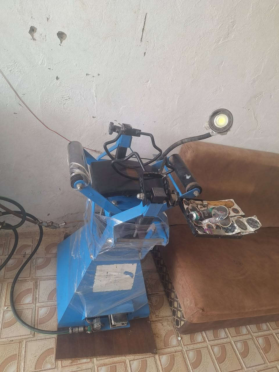 السلام عليكم 
محل بنجر جاهز للبيع
خالعة حجم24 نضيف شرط الشغل 
كمبريسر حجم 300 دبل تاروسة جديد 
شالخة جديدة ستعمال قليل
بلنص نضيف شرط الشغل 
جكات عدد 2 جوبلس 5طن +3طن 
مدكات عدد 2 سيويل + تشحيم جدد
برميل دهن ومكه ولترات+ مفاتيح فلاتر
رفوف عدد 2 ميز صباين 
تايلبرات عدد3 رندة عدد2 
كيجات عدد3اكتروني درين تكم 
كيج اكتروني ثابت
 صوندات محل جاهز 
المكان.   النجف الكوفة 
مقابيل قرية الغدير ***********
