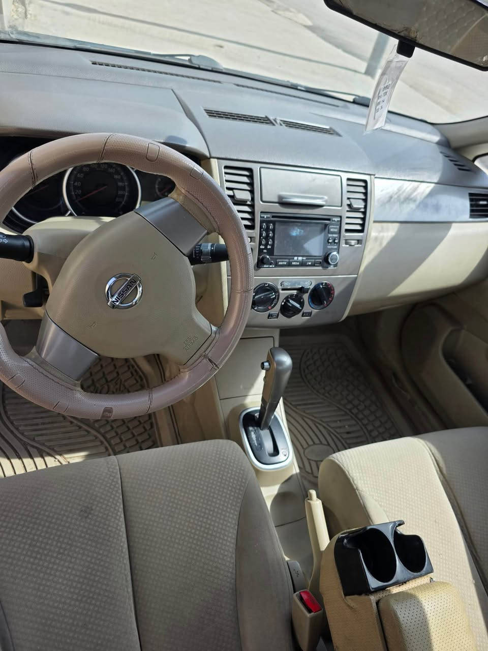 نيسان تيدا ٢٠١٢ بى بوياغ يةك دوو جيي ساردة كوتة ١٨١ هةزار رويشتيه سنوى نوي كيرو مةكينة بةشةرتة 

١٠٧ كةميك مةجال
شوين دةوروبةرى هةولير 
*********** أربيل, العراق
