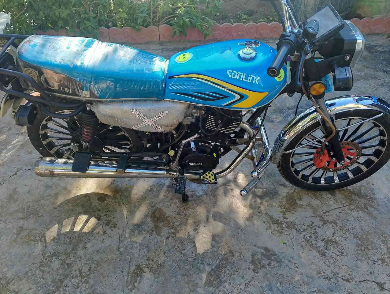 السلام عليكم دراجة للبيع دراجة حلوة موديل 24 شكل 25الدراجة كلة شغال الدراجة جديدة مكينة 200 المكينة ما ممدودة عليهة سبانة السعر 730 وبيهة مجال الدراجة كلة شغال الشاير الشاشة العنوان ديالى دلي عباس  أي ستفسار عل رقم***********
