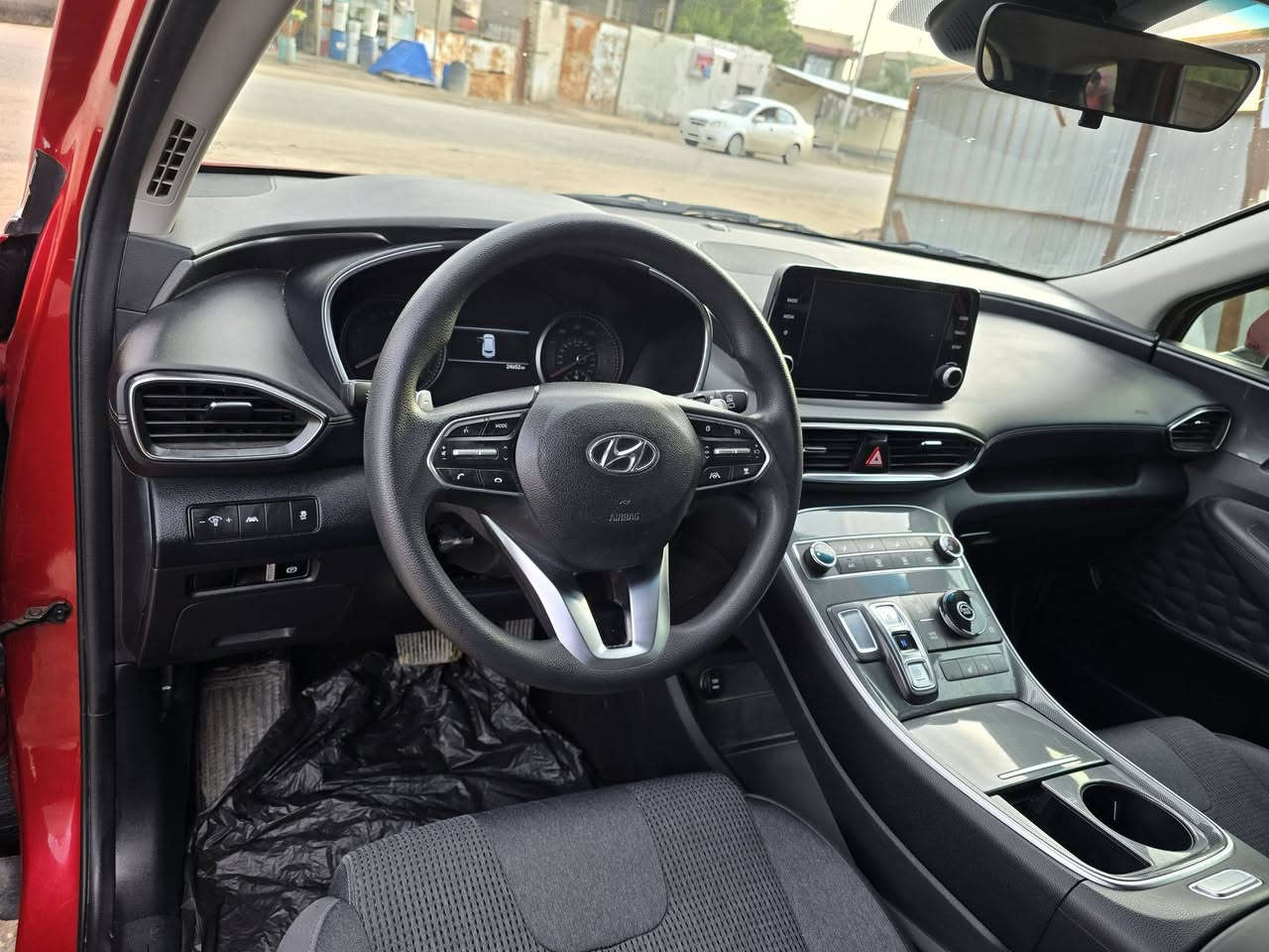 سلام عليكم سنتافي ٢٠٢٢فول مواصفات عده الفتحه وحادثهه كلش بسيط حره تسجل كل المحافضات  السعر ١٨٠ وبيهه مجال/***********
