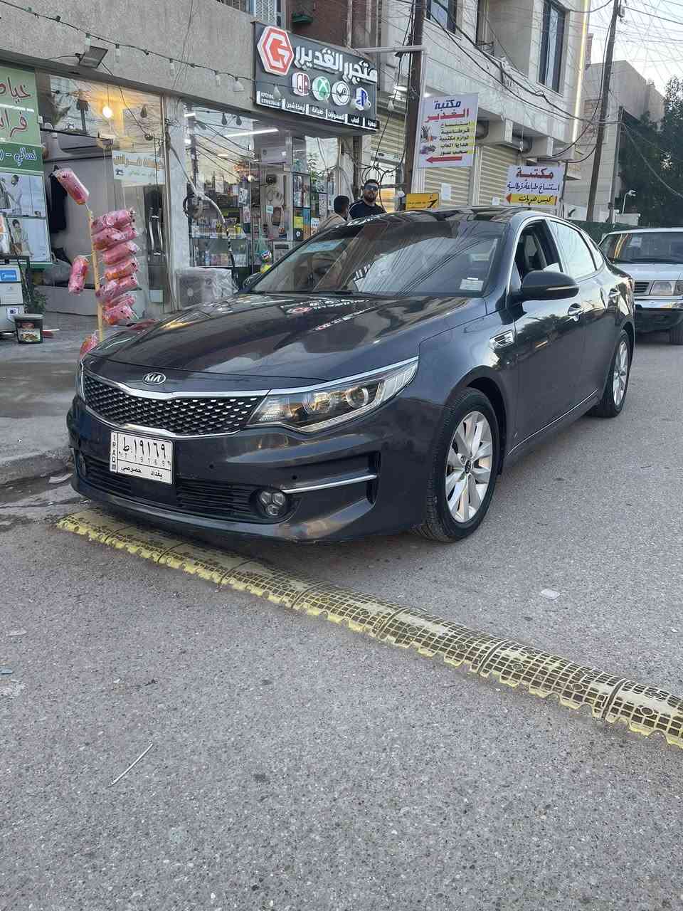 سلام عليكم كيا أوبتما 2017 حادثها باب خلفي الأيسر مكينه 2400 جاهزه وأي نقص مابيها سونرها موضح بصوره ماشيه 115 سياره فول مواصفات بصمه بانورما كشنات تدفئه تبريد رادارات سياره فول ١/١ بيها مواصفات ما ذاكرهن السعر 108 بيها مجال بسيط شراي يتصل غير متواجد ع الفيس العنوان بغداد الرقم ***********
