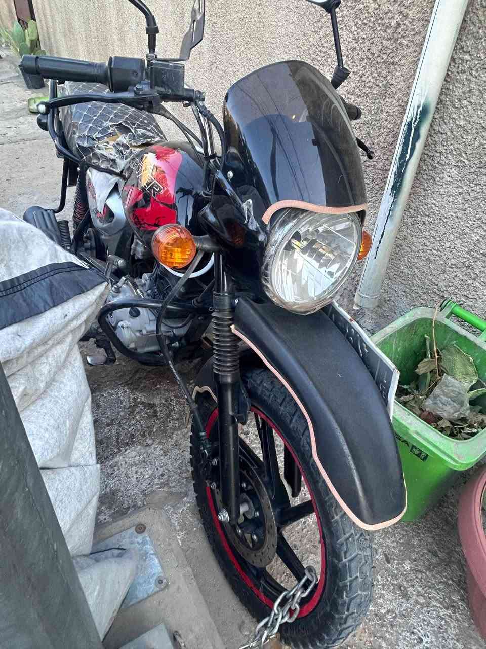 ماشيه 62 بوكسر موديل 23
السعر مليونين ونص وبيهه مجال للشراي 
***********
رقم نجف مشروع وطني
مكفوله كفاله عامه
