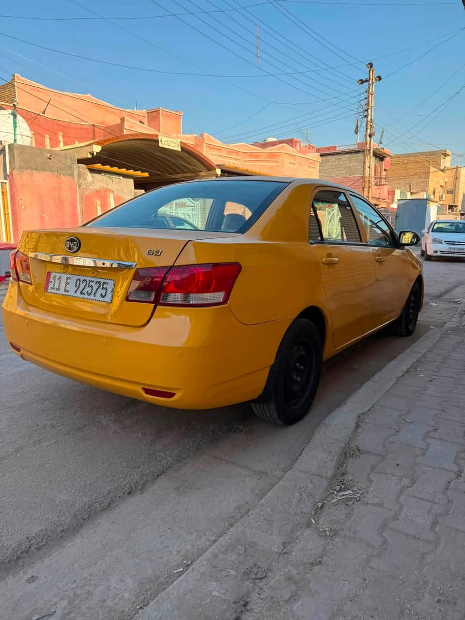 السلام عليكم BYD G3 2013  كير عادي المرغوب 
مكفوله كفاله عامه من ضربه وصبغ وتبديل وحتى جراد 
سياره حلوه وجديده وتسوى فلوسها صدر تخم تاير تبريد كير محرك سيارة ممشتغله تكسي ماشه 84 حقيقي سياره حلوه وجاهزه بسمي رقم بغداد انكليزي مكاني بغداد سعرها 47 وبيها مجال للطيبين رقمي ***********
سياره حلون وتسوى فلوسها ومكانها بغداد
