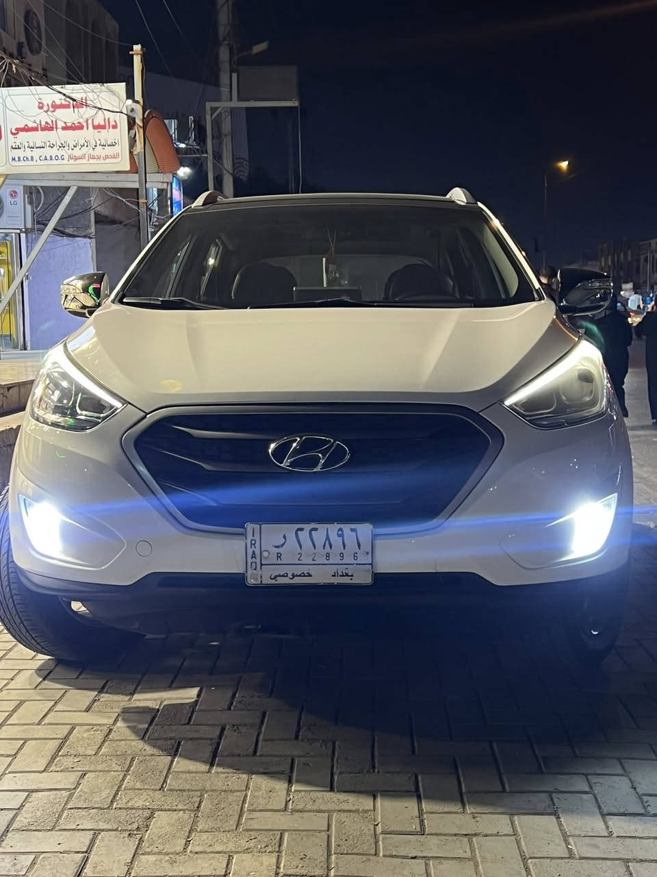 السلام عليكم.   
📌توسان 2014 خليجي فول مواصفات.  
-⚜️بانوراما   
-⚜️شاشة اصلي كاربلي وايرليس. 
 ⚜️قطعتين تبريد -
⚜️تحكمات ستيرن -
⚜️سويج عدد٢ -
 ⚜️ويل كب ١٧-
 ⚜️تخم نيكل ابواب ومرايات
⚜️تخم تاير جديد
⚜️ادامة كاملة للمحرك
⚜️نوزلات -عبوة فيول بم -بلكات (جديد)
⚜️محرك ٢٠٠٠ دوش
⚜️دوشمة شاموا وجلد
⚜️منظومة زينون 
⚜️گير ومحرك مكفولات 
(بيها بارد باب عكس السايق امامي كد شبر)
الباقي مكفول
📍مكان السيارة بغداد ( حي العامل)
 
💵السعر  15,700$. (157 ورقة)
وبيها مجال ان شاءالله 

***********
