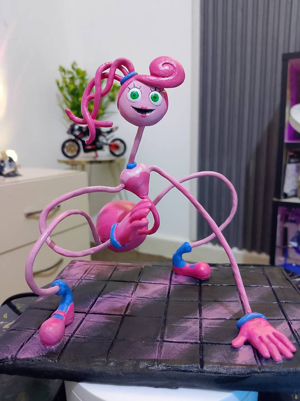 مجسم عمل يدوي من الطين الخفيف 
شخصيت مومي من لعبت #poppyplaytime 
الحجم 15سم
نشتغل أي مجسم أي طلب أي حجم و في سعر مناسب 
#عمل_يدوي #مجسمات #العاب #انمي


**إذا كنت صاحب هذا الإعلان وتريد حذفه لأي سبب، رجاءا أرسل رسالة إلى الدعم الفني**