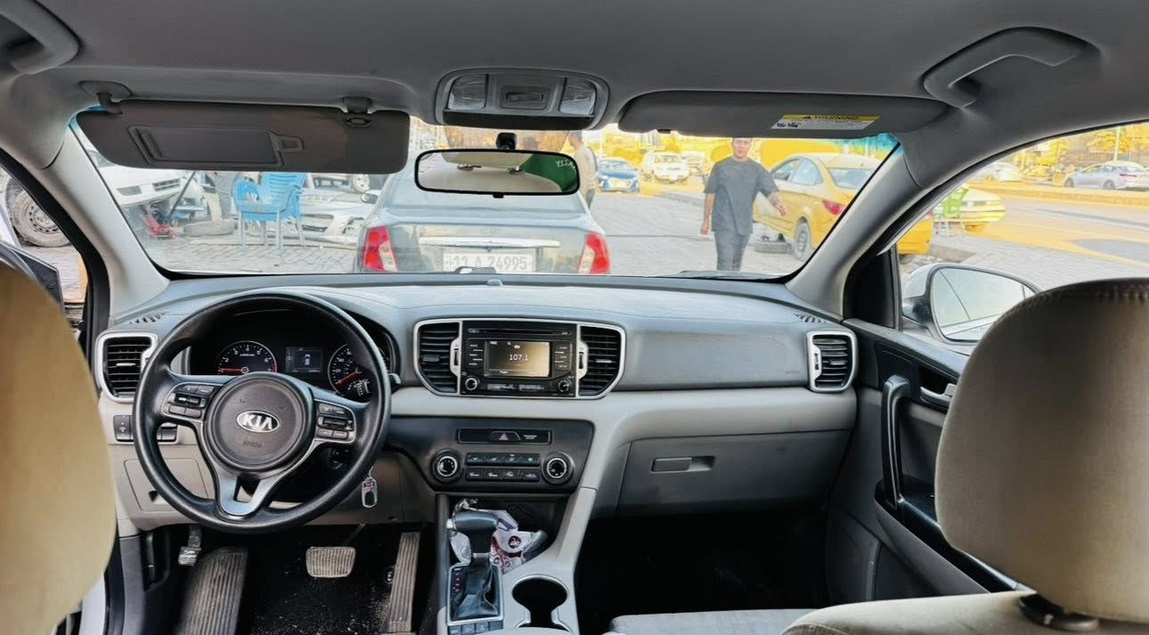 السلام عليكم سبورتج موديل 19 مواصفات عاديه محرك 2400 بلادي
السياره فورويل دفع رباعي
حادثه دعاميه امامي فقط الباقي بلاادي  اي صبغ مابيه 
اللون ابيض داخل بيجي مخمل
رقم بغداد الرقم الجديد
مكان السياره بغداد
السعر17800$وبيها مجال بسيط
***********
