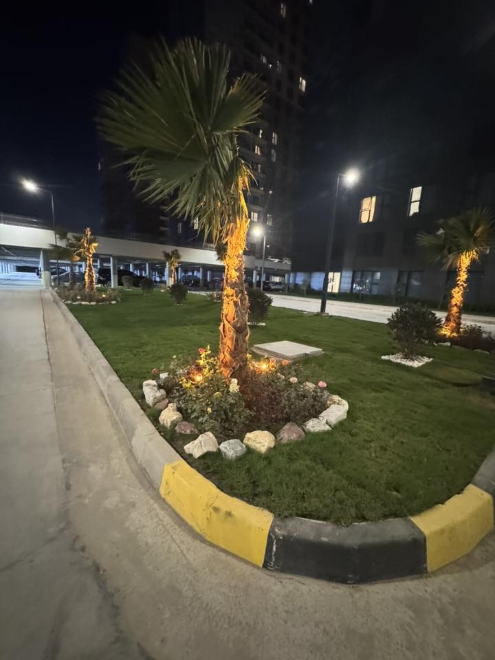 مرحبا
شقة للبيع في مجمع بغداد مارينا 
مساحة 205 متر 
موضح الاطلالة والتفاصيل بالفديو 
صالة ضيوف +حمام ضيوف 
مطبخ كبير جدا
3 غرف نوم احدهم ماستر روم 
بالكون صالة ممتاز وباطلالة مميزة
الشقة مجهزة بكاونتر مطبخ وطباخ وفلتر طباخ ماركة هاير 
وسبلت VRF نوع GE
الشقة طابق عالي 
فئة B
البيع كاش فقط 
السعر 445 مليون نهائي 

للتواصل 
وتساب ***********
