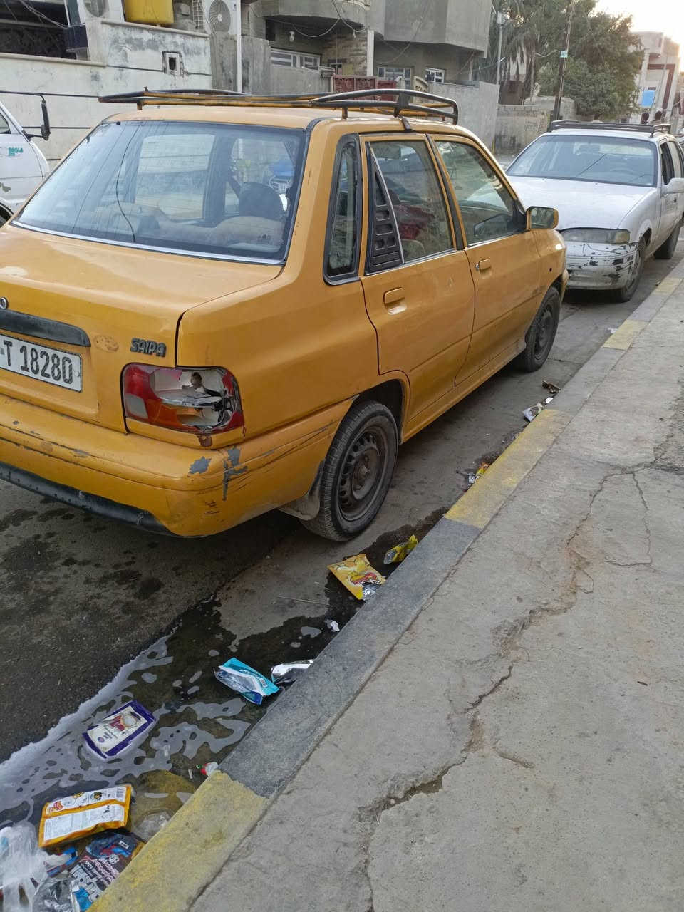 سايبه موديل 2011مثل ما واضحه بل صور مصفره هيه وقرامه محرك يبخر السعر 18 ورقه مكان  السياره حي الفرات رقم صاحب السياره ***********
