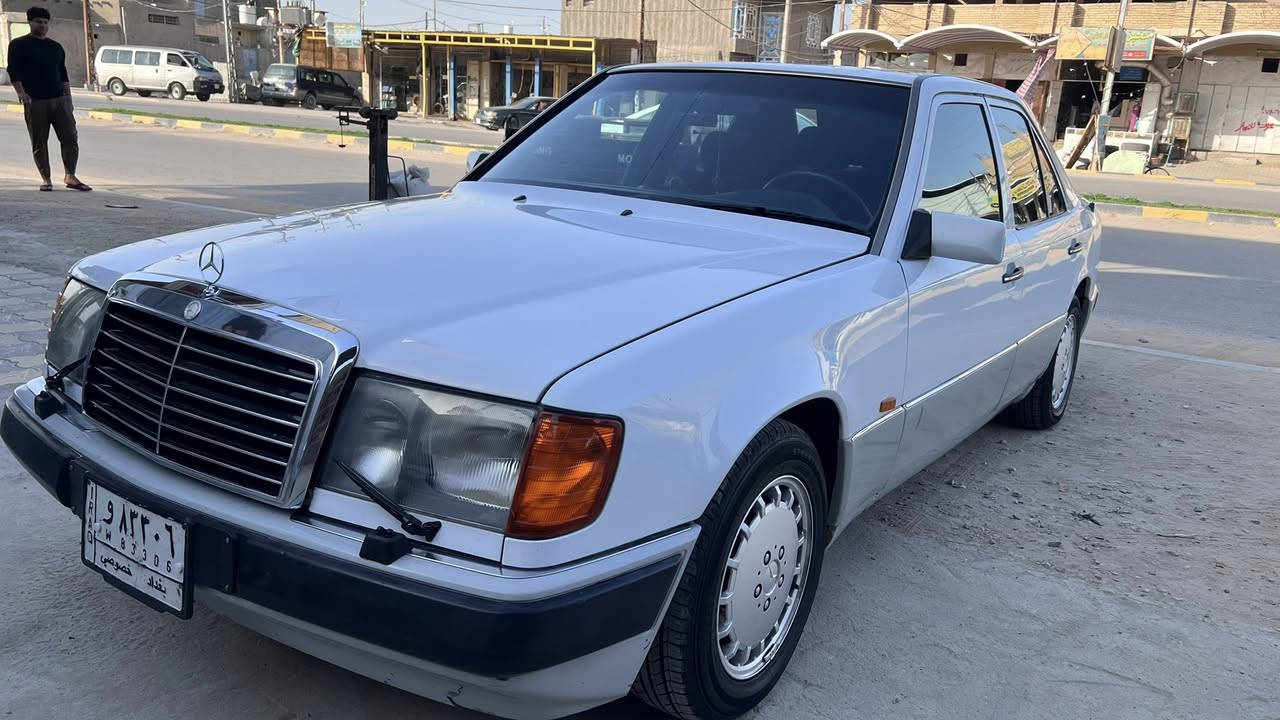 السلام عليكم مارسيدس دب 300 موديل 1991  وارد ياباني بيها كلير چاملغ خلفي ونصف باب السياره بلادي مامحور رقم بغداد السياره جاهزه وجديده مانقصها اي شي  السعر ((80$))وبيها مجال للاستفسار ***********
