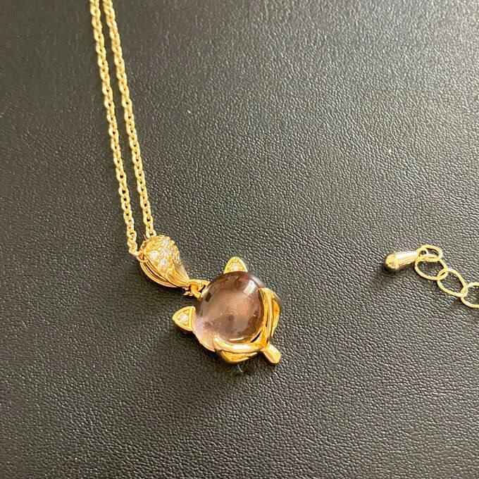 قلادة نسائي مموجة متغيرة اللون 

قلادة متغير اللون يمزج بين الاناقة والدقة والكلاسيكية♥️

•تم تصميم هذا السلسال بتصميم كوري على أحدث موضات 2024 .

. يتغير لونه حسب درجة الحرارة ليضيف لمسة جميلة
✅طلاء ثابت جودة عالية
✅مايتغير لونهه
✅سنسال لون ذهبي
✅الحجر متغير لون

السعر 6 الاف 
🚘 يوجد خدمة توصيل لجميع محافضات العراق ٤ الاف 🚘 بغداد, العراق


**إذا كنت صاحب هذا الإعلان وتريد حذفه لأي سبب، رجاءا أرسل رسالة إلى الدعم الفني**