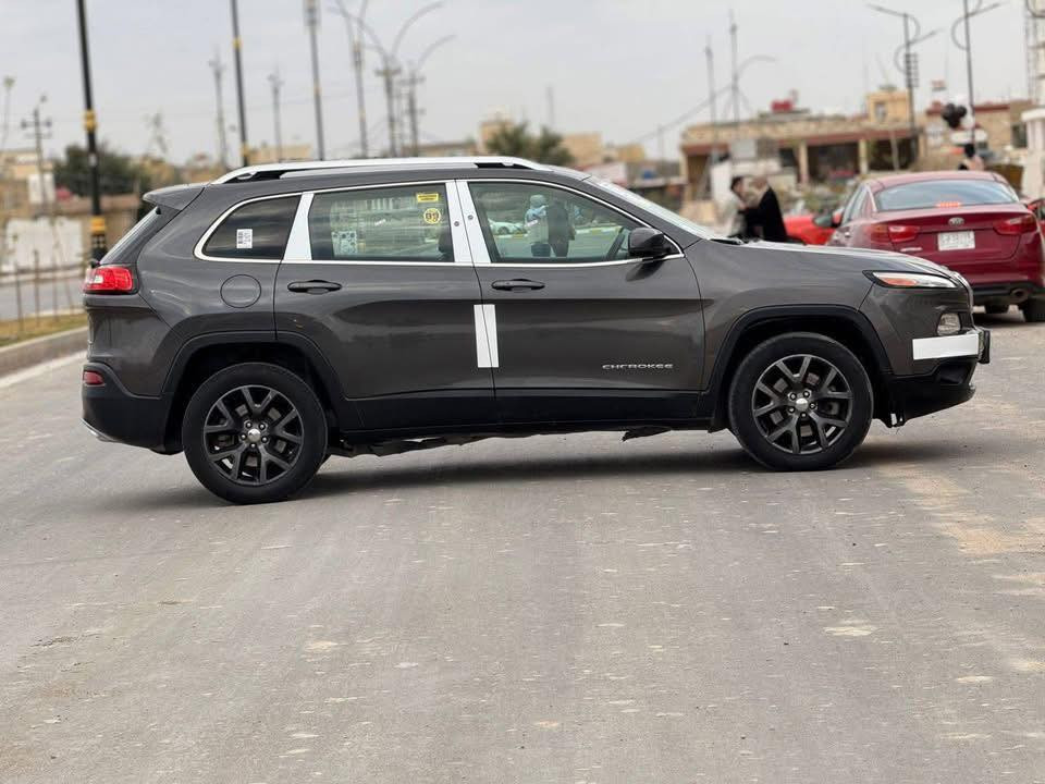 السلام عليكم
جيب بزون

موديل 2015

وارد امريكي

محركv6

رقم بغداد مشروع وطني 

تحويل ثاني يوم 

الضرر بنيد تبديل وجامغ وباب صبغ تجميل بدون دواخل

فول مواصفات S الاخير 1/1

تحكمات
ABS

بصمه تشغيل 

كامرة دوار 

شاشه كبيرة

كشنات جلد كهربائي

لايت زنون

تبريد خلفي وامامي

ويل كروم مواصفات 

سياره جديد وجاهزه الاخير 

المكان ذي قار مركز

السعر 120وبيه مجال

الاستفسار  ***********
