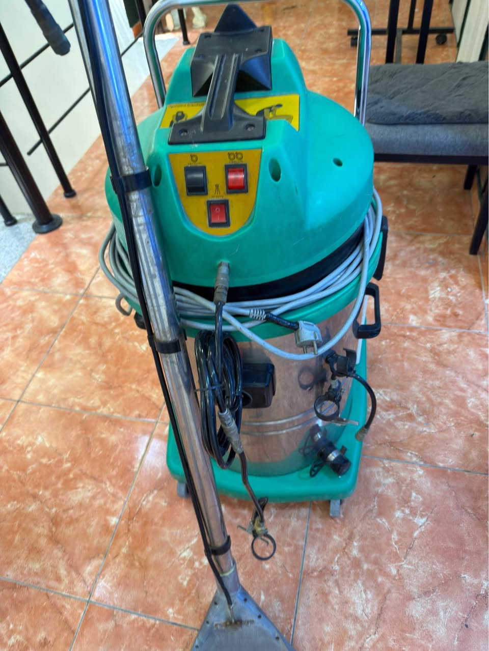 ‏جهاز كامل تنظيف القنا فات ويل ثانكيو المكنسة والباك يوم وقوة كبيرة 4500wtt 
Drel tank vacum 4500wt 
Asli orginal 
3 matoro 
٣ ماتور اربيل  
Vaccum 350.000 
Drel 75000 
Tank 100.000 أربيل, العراق


**إذا كنت صاحب هذا الإعلان وتريد حذفه لأي سبب، رجاءا أرسل رسالة إلى الدعم الفني**