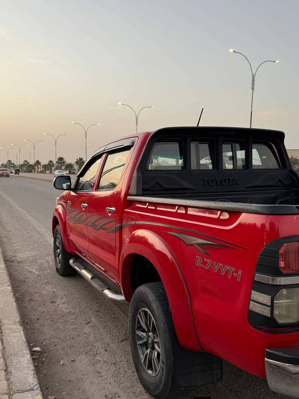 السلام عليكم تيوتا هايلوكس موديل 2014  شركه مكفوله كفاله عامه  رقم اربيل  ماشيه 160k السعر 200 ورقه وبيه مجال الشراي اتصال
 ***********
