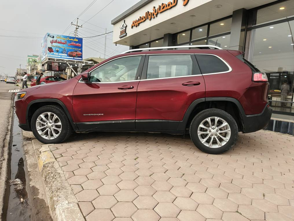 جێپ شیرۆکی مۆدیل2019 گێڕ تۆماتیک و عادی لایت زینۆن و عەدەسەیە تحدید سورعەیە تەحەکوماتی سەر سووکانی هەیە کوشن هیتەر و سوکان هیتەر و تەبریت مەرکەزییە  تەنها دووپارچەی پێوەیە بۆنیت و چامەڵەغێکی سبوغە بێ ناوگرتن سعر130 گەڵا و مەعامەلەیەکی برایانە 
ژ.م***********
ژ.م*********** كركوك, العراق
