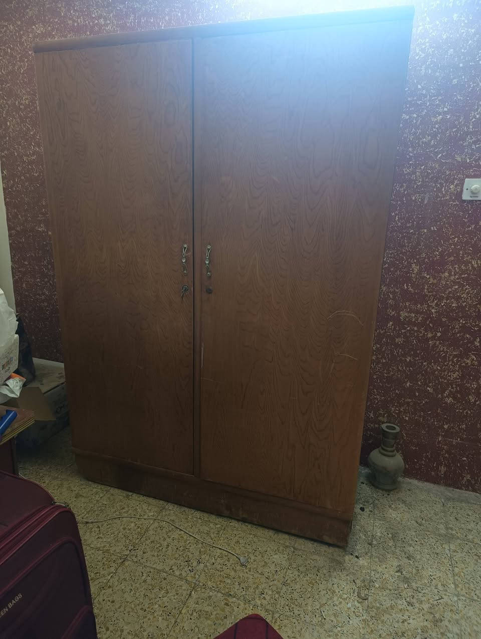 ميز دراسه حيل نضيف السعر 25- قنصور بابين خشب ثقيل الضهر جنبر السعر 65- تخت نفر السعر 20- ثلاجه كونكورد حجم 16 وضع شركه شرط التجميد 130- الشراي يتصل ***********-‏‪0750 791 3697‬‏ وادي حجر
