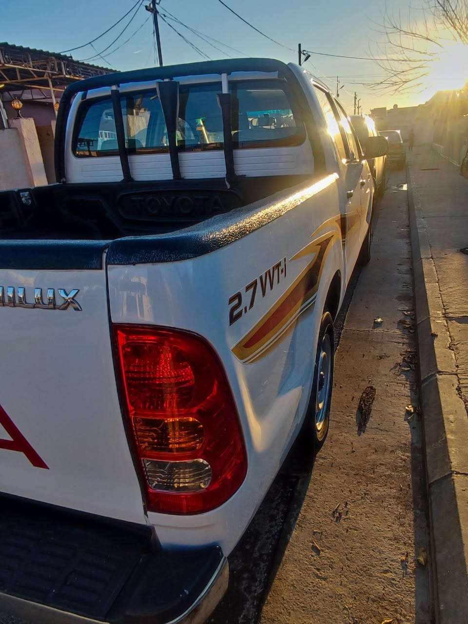 تۆیۆتا هیلۆکس2010ساغ بئ بۆیاغ   گێڕو مەکینە نەکراوە چوارتایەی نوئ پێشی تازە داگیراوە بئ مەسرەف سەنەوی بەسەرچوە162 معامەلە ***********|***********
