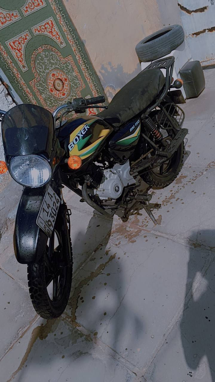 السلام عليكم.
 بوكسر رقم وسنويه مديل 2021
شباب الدراجه بيها مكينه مديل 25 جديده جيس برغي مامفتوح بيها بحيث حته فيرلسه ماسويتها بس المكينه جبتها ب900
 . تانكي صفحايات جدد ويا المكينه جبتهن.
.تايرات جدد قبل شهر شادهن تايلندي الأصلي 
وياها قبق زنجيل جديد مامشدود ولاصلي 
وجامه اضافيه تصير فوك العينه جديده هيه ولقواعد ولبراغي.
وزوج لايت عدسه  كاملات جدد مامشدودات.
 للعلم من شديت المكينه ابد ماشتغلت دلفري ولا يوم.

نقصها بس باتري ضعفان 

. السعر مليونين .
البصره المعقل 
‏‪***********‬‏
