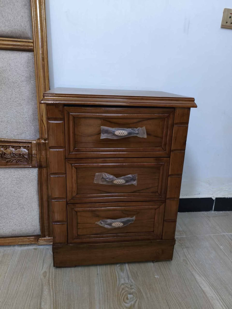 سلام عليكم 
غرفه نوم مستعمل صاج عراقي 5ملم خارج 
داخل 4 ملم ظهر جرجوبه براغي دنك زان مصري حاميل زان مصري 
غرفه ثكيل وحاز مرتبه صاج بل داخل وخارج 
غرفه نظافه 100% اخت جديده اي ضرر أو أي شخط مابيه 

مكان بغداد حي الاعلام شارع قطر الندى 
*********** بغداد, العراق
