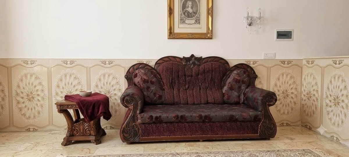 تخم ملكي لون ماروني خشب ثقيل 
السعر 500 الف 
للتواصل *********** كربلاء, العراق
