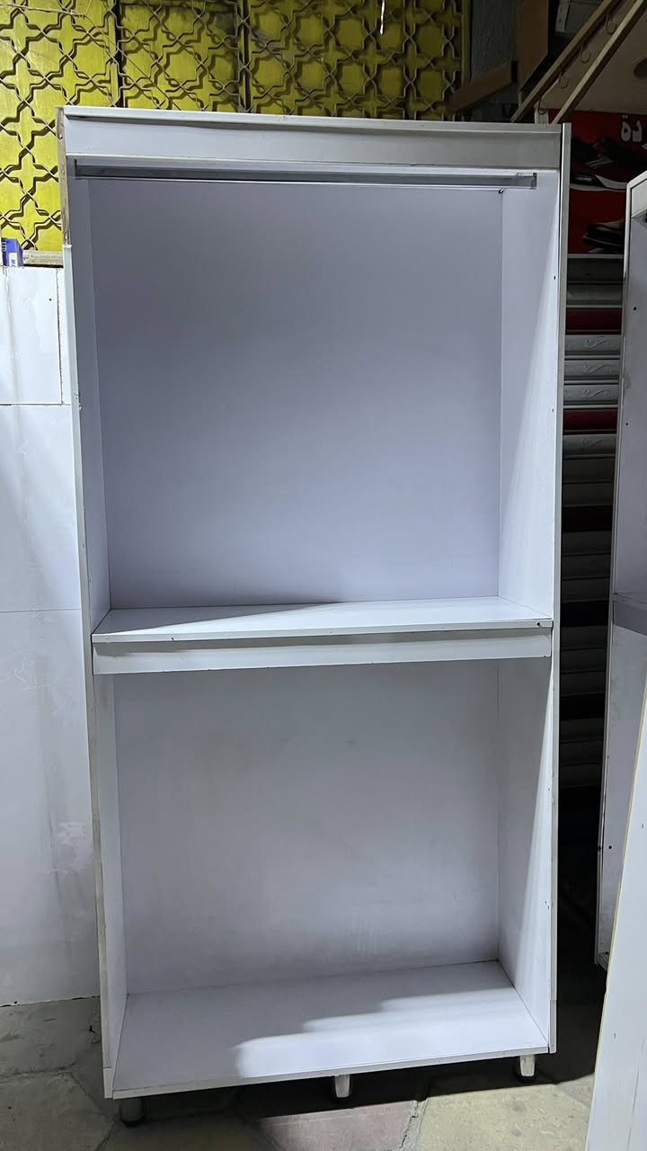 فاترينات ملابس ٨ ابيعهم كاملات ديكور كامل بيه مقطع  وبي بس خانتين الحجم ١٢٠*٢٢٠الي يحب ومهتم يتصل ***********
