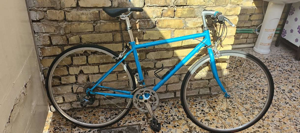 السلام عليكم
دراجه C700 
كير خلفي عوزه تقسيم 
مخدات تعبانه و يدات مالته 
دراجه حديد 
سستم مالته شيمانو كلاس 8*2 
سعر 110 بيه مجال 
مكاني كوت و يوجد توصيل 
***********
