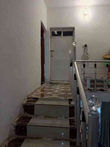 #دار سكن للبيع
200متر المساحه 
منطقه/حواس قريب من الشارع العام 
#يتكون من غرفتين نوم واستقبال وصاله ومطبخ وصحيات خارجيه وحمام داخلي وترك عدد2
#بناء الدار طابقين جمهوري
#مسجل في البلديه 
***********واتساب 
***********واتساب
***********واتساب
#مكتب واحد عقار
#واسط #قضاء #العزيزيه
