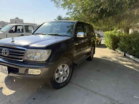 السلام عليكم لاندكروز 2003 وراد سعودي 
ماشيه 71 الف متروكه 
رقم بغداد باسمي 
صدر جديد مبدل قبل 3 اشهر 
تايرات نص عمر نقشه خشنه 
GXR  
السياره بيه التكم مال جامه الاماميه
مضروبه واكع عليه قمريه فقط التكم الاماميه 
والجاملغ العكس السايق مصبوغ جان بيه شوته العاليه 
يعني مو حادث 
السياره رايده ب149 وبيه مجال بسيط 
فقط بيع ماكو مراوس 
رقم التلفون ***********
مكان السياره بغداد زيونه
