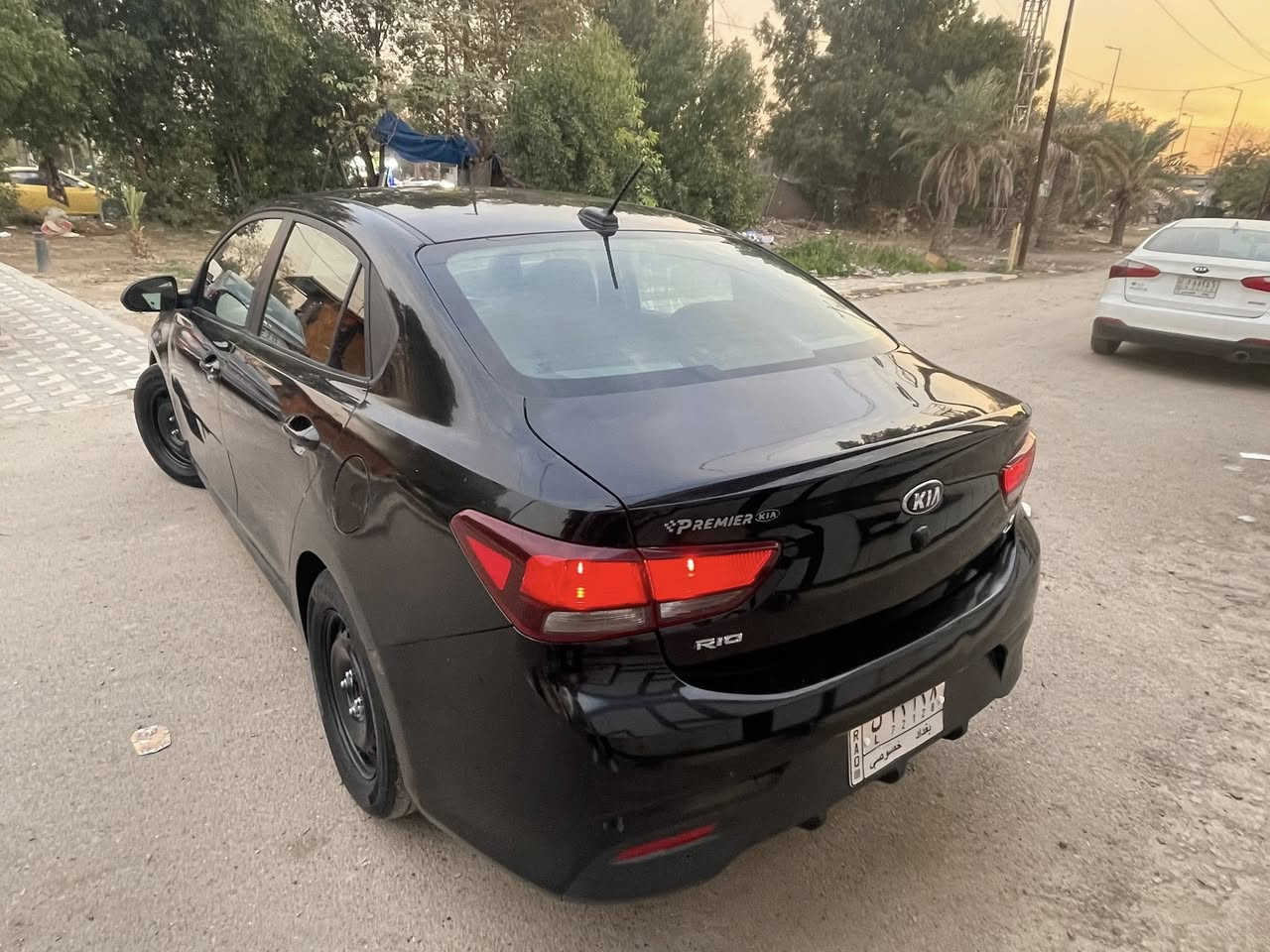 كيه ريو  2020  امريكي حادث جاملغين وبنيد وباب السايق السياره نضيفه وخير من الله كير ايتي محرك دوش  تخم تاير صدر امامي خلفي جديد تبريد ثلج  زنون عالي ناصي شاشه نفكيشن  السياره مقوقين باقيله سنه وتنفك عندي وكاله عامه يعني اني احولك وراقيه موجود   مكاني السيديه تقاطع درويش السعر 78 وبيه مجال   الستفسار ***********
