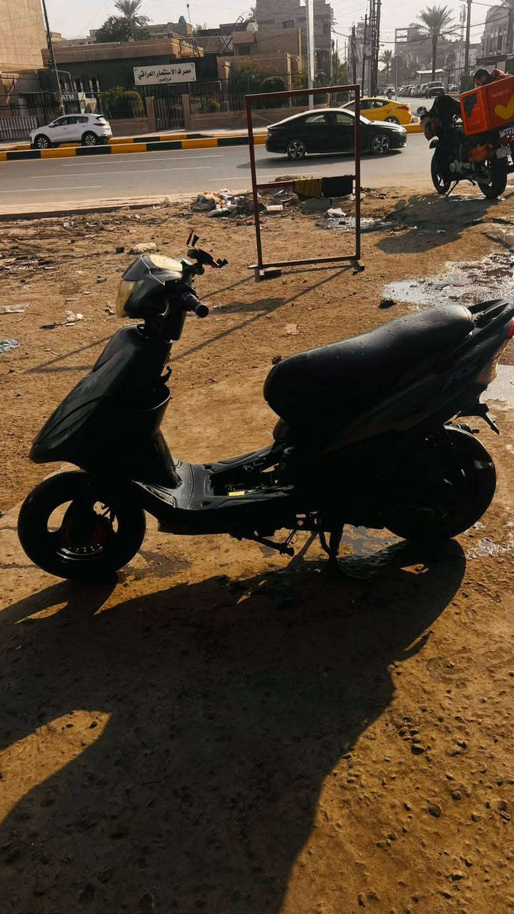 سلام عليكم ماكس عدلة للبيع رايده٤٠٠ وبيه مجال شي بسيط دراجة بلادية مملعوب بيه الدراجة موجودة بالوشاش كلشي شغال بيه سلف هندر كهربائيات مموجود عل فيس *********** موجود بي واتساب
