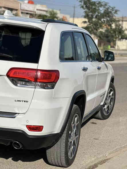 سلام عليكم عندي جيب خليجي  لمتدد بلاص مكفوله سيارة أخت الجديدة موديل2019 بدون قطرة صبغ ماشيه ٨٧ ميل محرك جديد كير جديد على وضع الشركة ملاحظة بيها بارد بسيط بل هلال جاملغ الخلفي السعر 275 $ بيها مجال بسيط المكان بغداد البياع وايستفسار اتصل ***********
