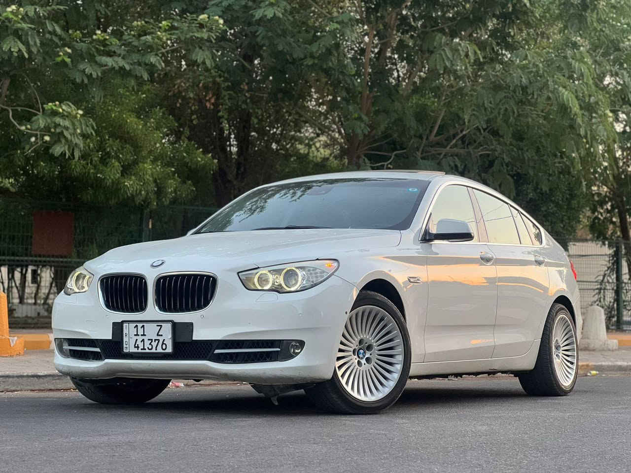 السلام عليكم 
BMW 535i GT خليجي وكاله العروش 
2010
مكفولة كفاله عامة من شخط والبارد وتبديل وصبغ جديدة لوك

اول شي سياره تروح فدوه لاصغر واحد بيكم  لي تعجبه يجي يشوفها وعيوني اشلعهن اله متعجبه سياره فرصة سعيدة  نتعرف على حضرتكم ونكون معزبين لكم

السيارة مكينه وكير خير من الله

حدادية وتخم تاير جديد 
الموصفات
‎‏🇩🇪🇩🇪🇩🇪 BMW 535 i GT 2010

‎من النوادر الوحش بمعنى الكلمة السيارة لوز جديد من كل النواحي 🚀🚀🚀 
‎

‎الوارد : خليجي صفر شريكة العروش  ضمان دولي ✈️

‎محرك : 6 سلندر توين تيربو بانزين حجم 535i🚀🚀🚀‎ماشية : 111الف كيلو  ‼️
‎رقم : بغداد شرط التحويل 📍

‎مواصفات فول فول اعلى فئة 🔒

‎داتاشو ~ 4 ابواب و جامات شفط ~ 3 كامرات ~ بانوراما قطعتين ~ كشنات فول كهربائي و خزن و ستيرن ميموري ~ شاشة جبير ~ لايتات فول دايناميك يفتر و يصعد و ينزل ويا الطريق اوتو 😍 ~ حساس امامي خلفي ~ بصمة التشغيل و بريك بصمة و اوتو هولد ~ ويالة بلادي تو سايز ~ بردات خلفية كهربائي ~  بعد اهواي اهواي مواصفات ممذكورة 💯

‎گير و محرك شرط كفالة  بدون صوت او بخار او نقوصات الحمدلله صدر و تخم تاير و كهربائي  كله  و هزة و سنوية جديدة 
السعر 138وماكو هيج سعر علما سيارة مكلفتني كلش هواي
مكان السيارة بغداد الجادريه
للاستفسار الاتصال على الرقم 
***********
واني بخدمتكم
