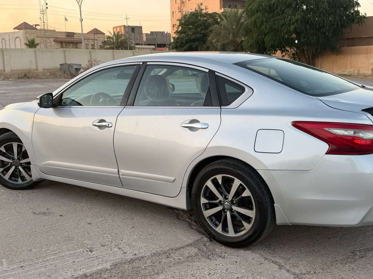 نيسان التيما ٢٠١٦ وارد أمريكي ضرر دعامية خلفية فقط وبيها بارد إصبعين بالجاملغ الخلفي السعر ١٢٥ وبيها مجال مكان السيارة تكريت للأستفسار الاتصال على الرقم ‭***********‬
