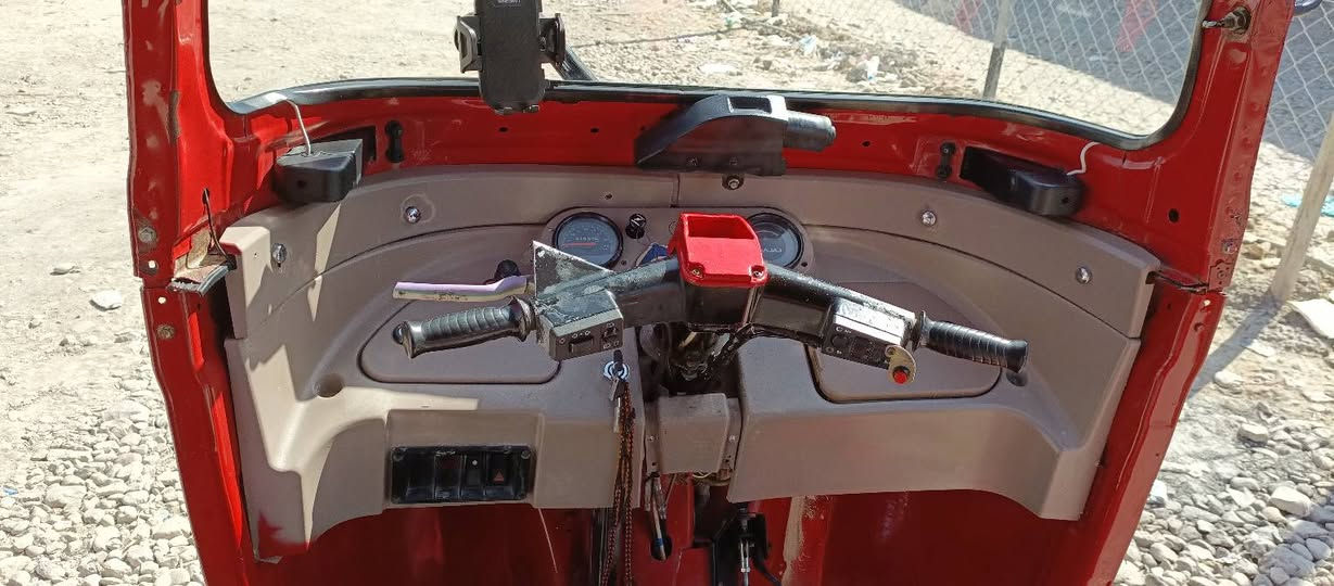 السلام عليكم 2018شهر 11 بأسمي تحويل وين ميعجبك التكتك خير من الله مكينه مبدله جديد وفقط الدوس ومصبوغه جماليه رايده 6و100 وبيها مجال مكان واسط صويره ***********
