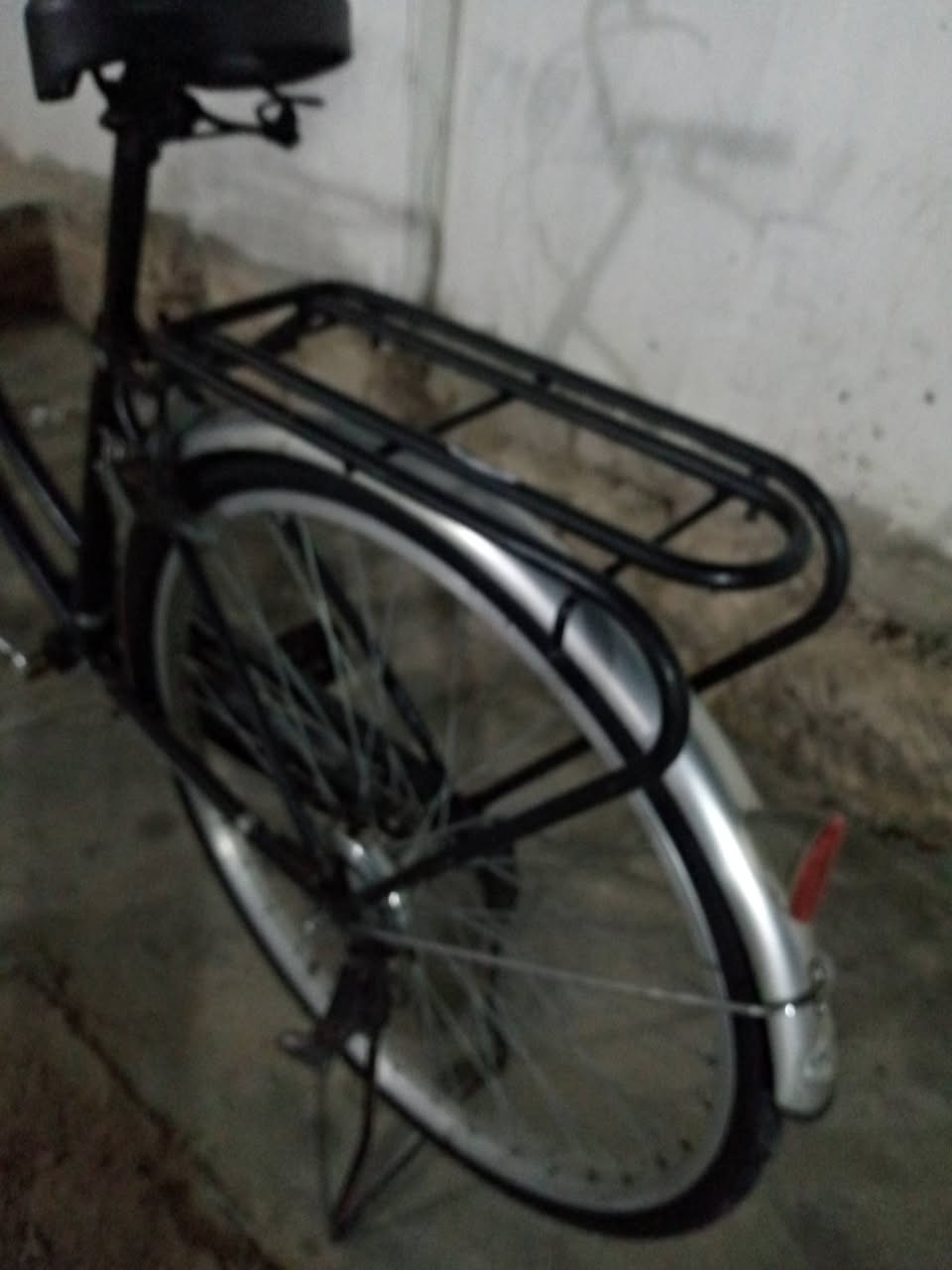 السلام عليكم
بايسكل ياباني حجم 26 مال حاوية نضيف بايسكل كامل مابي لو نقص واحد تأيرات واجوابة مبدلة جديده بريكات بلمكان البايسكل جديد مابي اي نقص طاقة خرطوم شغالة قفل اصلي 
شراي اتصل على الرقم *********** بي واتساب 
أو خاص
