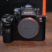 سوني A7RII • ٦ بطاريات • شاتر ٣٣٠٠٠
