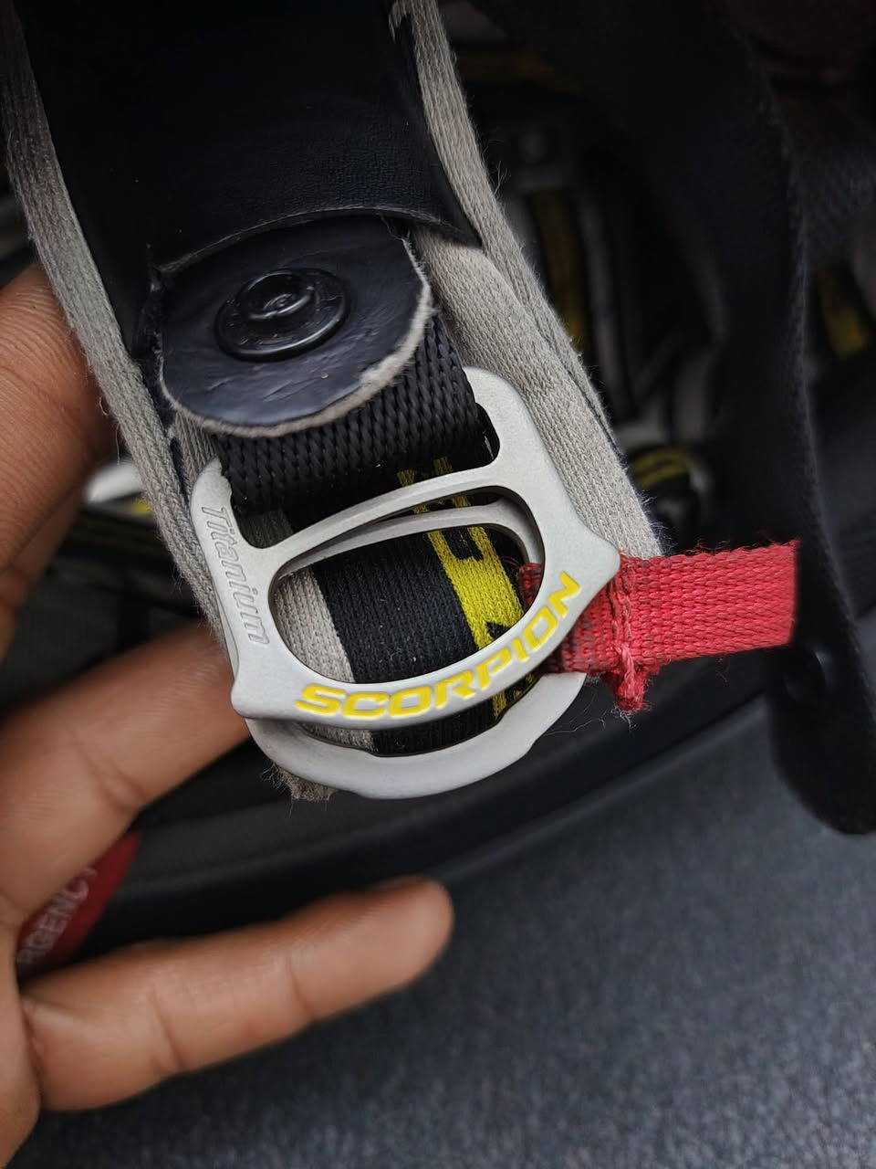 SCORPION
DOM

Design

وياها ييجي مانع ضباب داخلي 

قفل جامه 

حلقات ربط Titanium

بيها منفاخ ضغط 

حجم s 56cm

مكاني بغداد ***********
