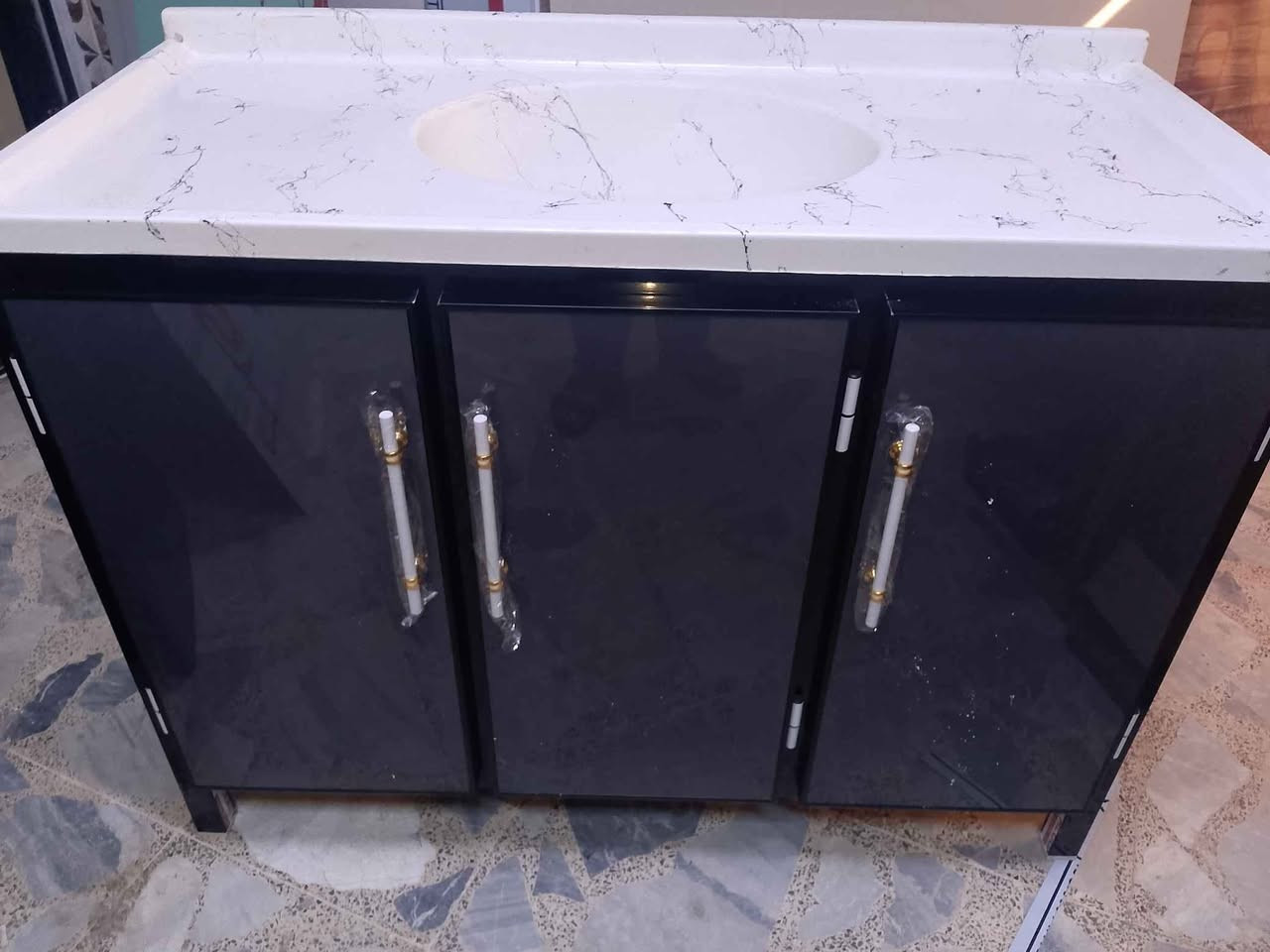 سنكي متروعشرين مرمر جديد 160الف ابواب طبقتين مقوى بجسور تحت الارضيه والرف مغلف بلاستيك من الداخل ضد الماء شرط الفحص يوصل للباب افحص وإذا ما عجبكم الشغل يرجع توصيل موجود جميع مناطق البصره حجز وتساب *********** البصرة, العراق
