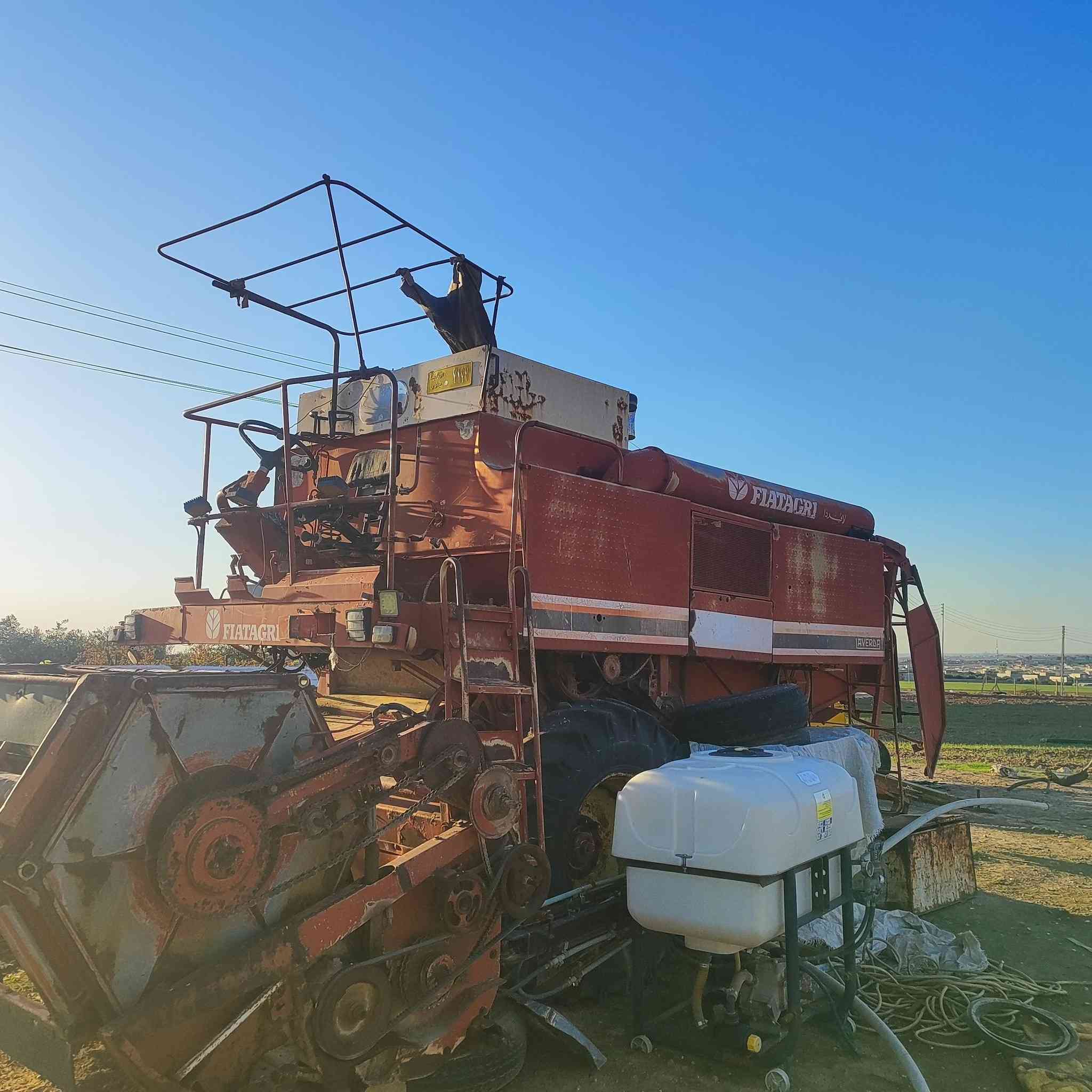 السلام عليكم حاصدة للبيع لافيرده موديل 85 شرط التحويل وا  الوكالة المكان الموصل
***********
